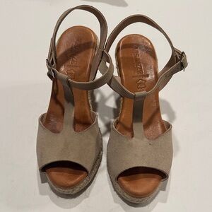 Chic Tan Espadrille Sandals